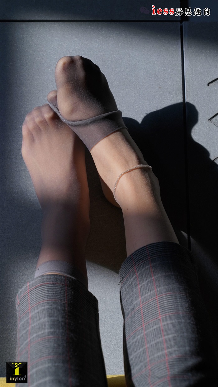 [IESS异思趣向] 普惠集 132-格格 精彩的短灰丝特写 [72P/72.6MB]插图1
