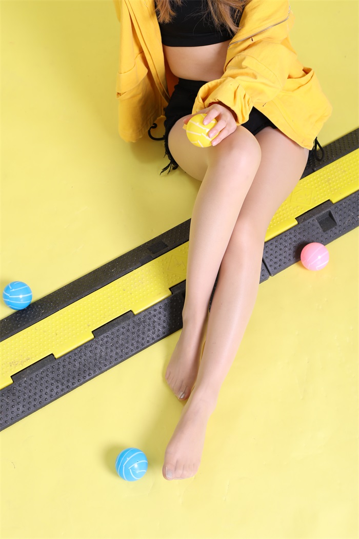 奈丝写真 NO.021：高高-黄橙色的运动系少女 [36P/118MB]插图1