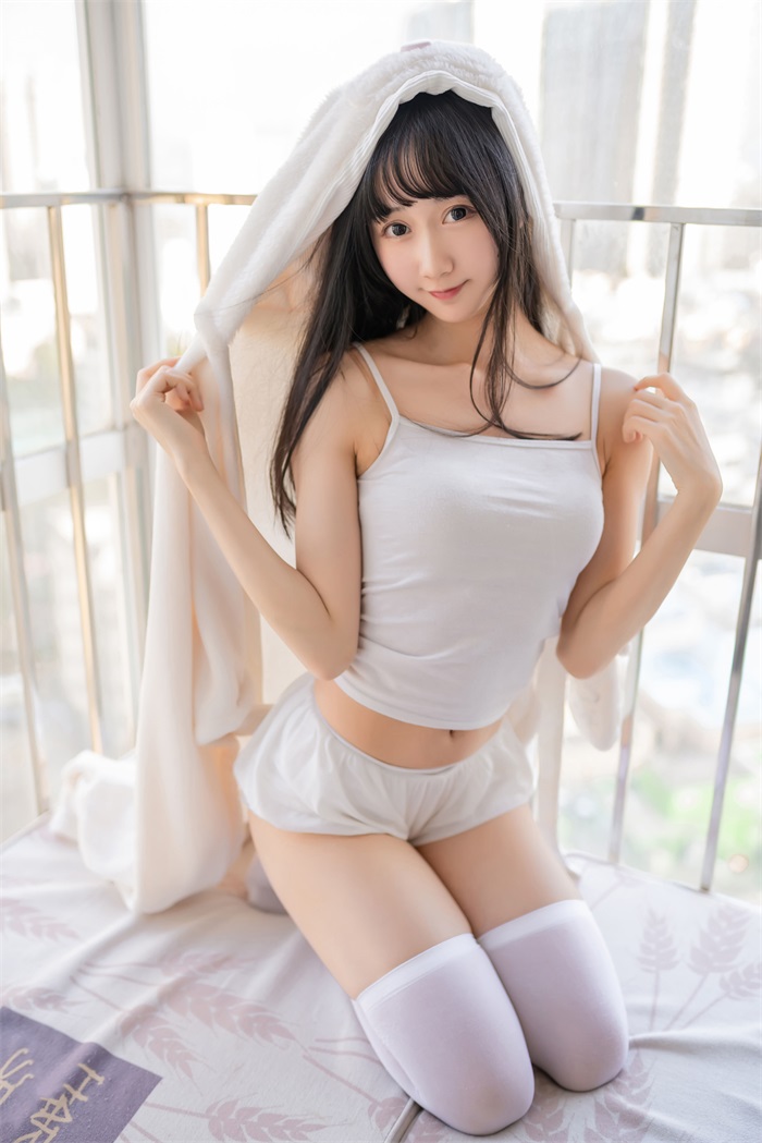 网红Coser@木绵绵OwO – 白色兔子可爱浴巾 [42P/28.4MB]插图3
