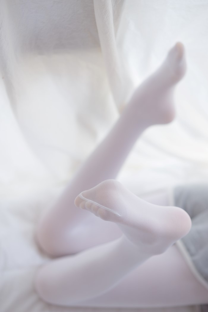 喵写真 VOL.011 白丝萝莉 [90P/400MB]