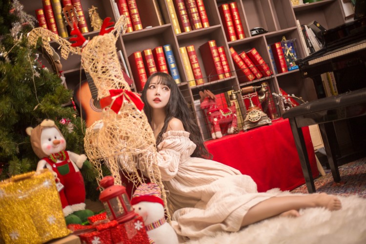 知名动漫博主@黑猫猫OvO -圣诞 [14P/118MB]插图4