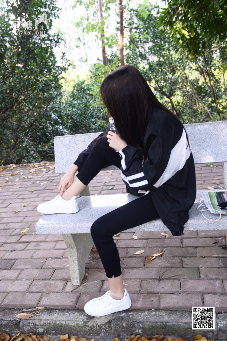 [只糖棉袜]NO.037 嘉琪 – 秋叶里的小白鞋 [209P/662MB]