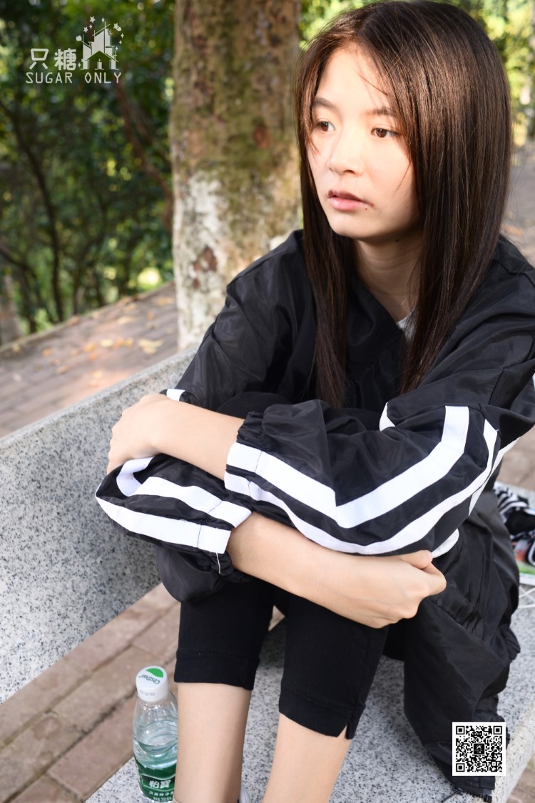 [只糖棉袜]NO.037 嘉琪 – 秋叶里的小白鞋 [209P/662MB]