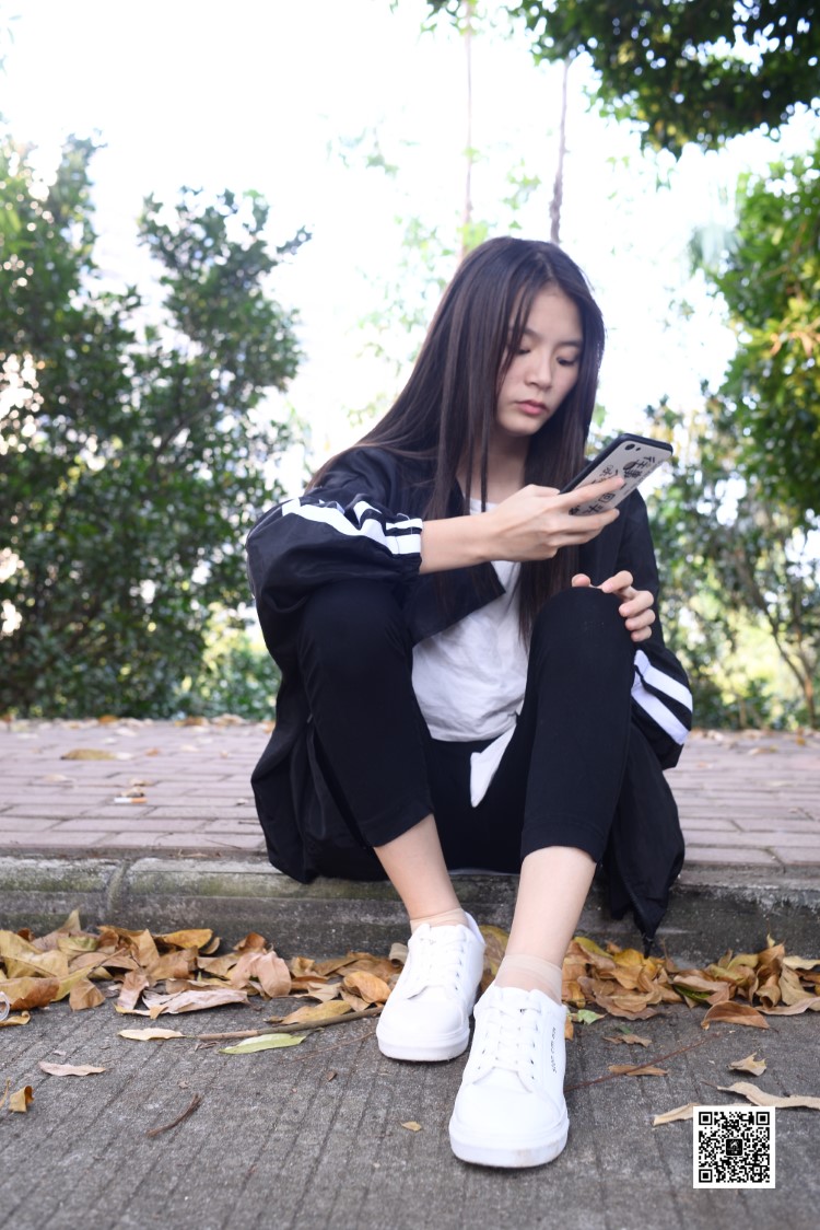 [只糖棉袜]NO.037 嘉琪 – 秋叶里的小白鞋 [209P/662MB]