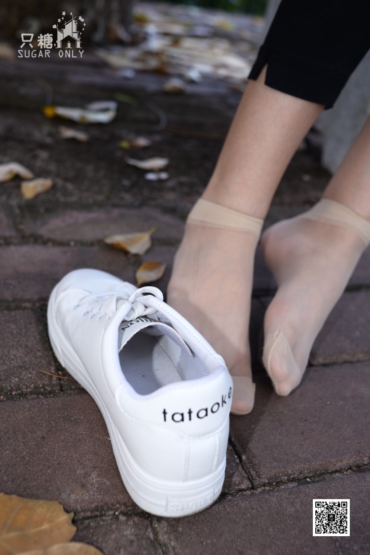 [只糖棉袜]NO.037 嘉琪 – 秋叶里的小白鞋 [209P/662MB]