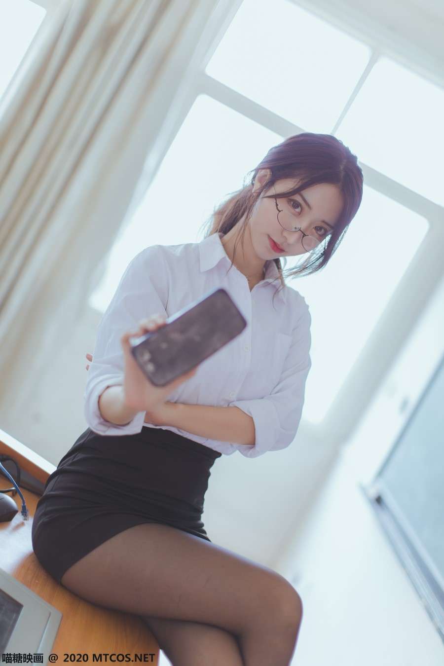 喵糖映画 VOL.282 OL黑丝教师制服 [29P/217MB]插图4