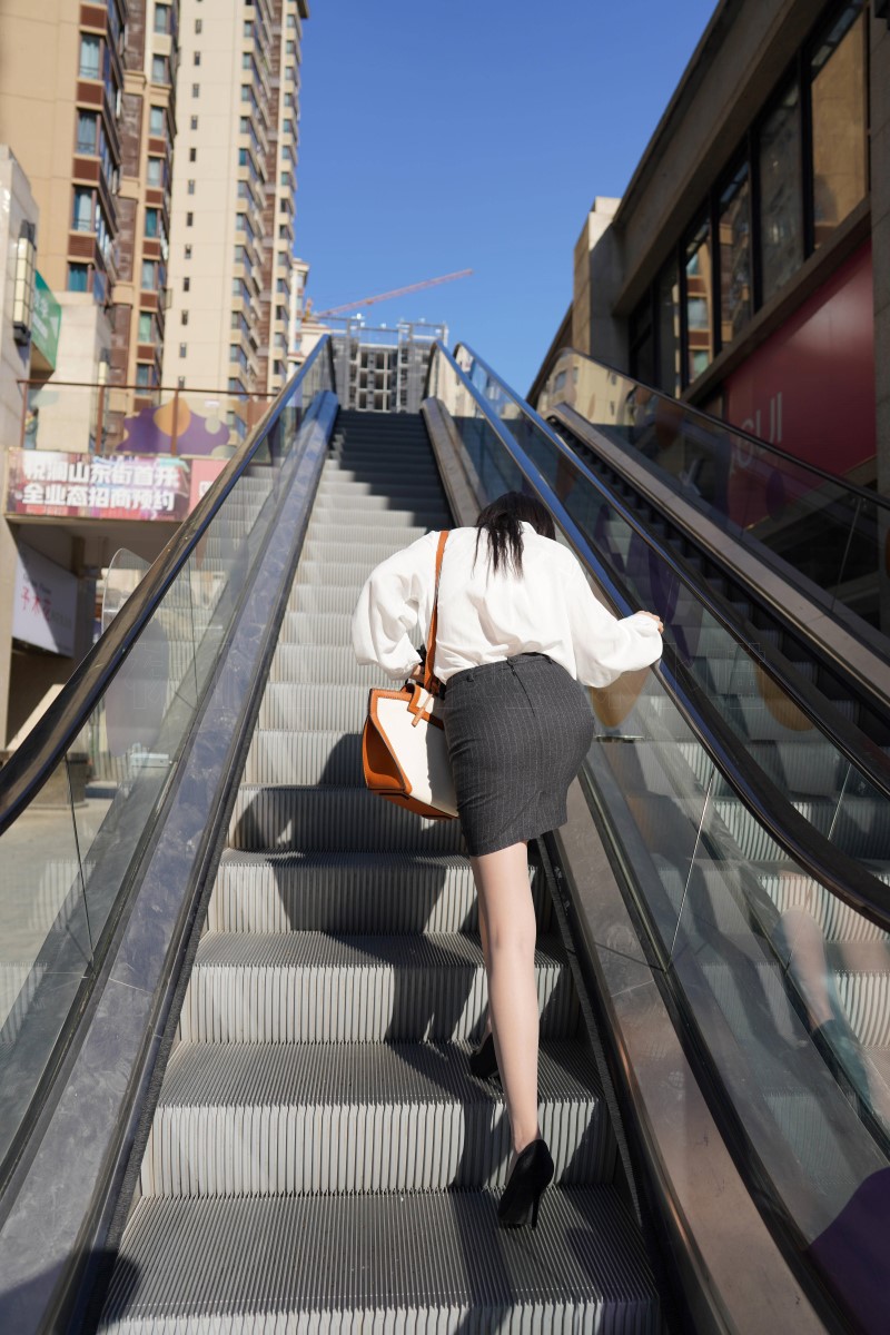 [kittyWawa袜小喵]KT256 户外职业装 [98P/177MB]插图1