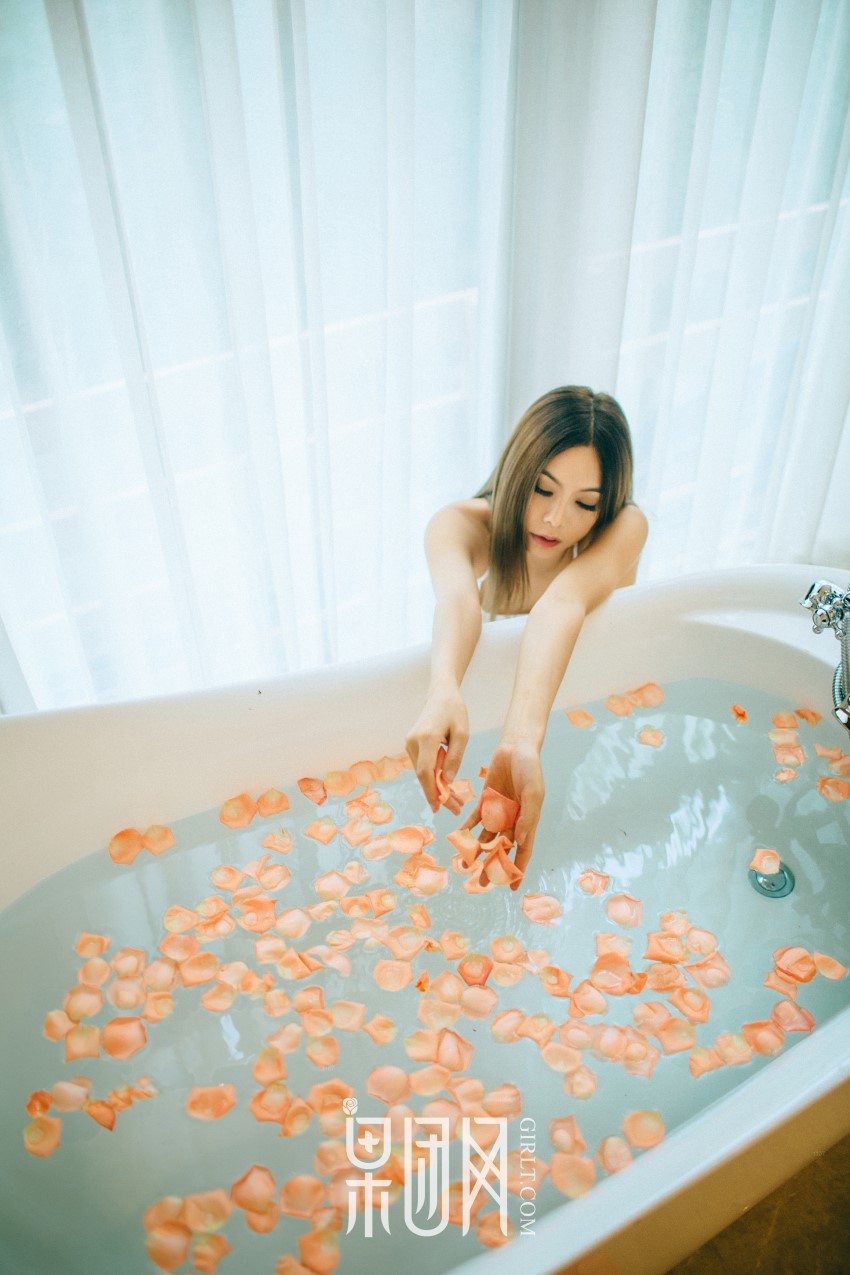 [Girlt果团网]2017.08.27 NO.058 清纯女酮体如玉雪白嫩肤 [61P/661MB]插图2