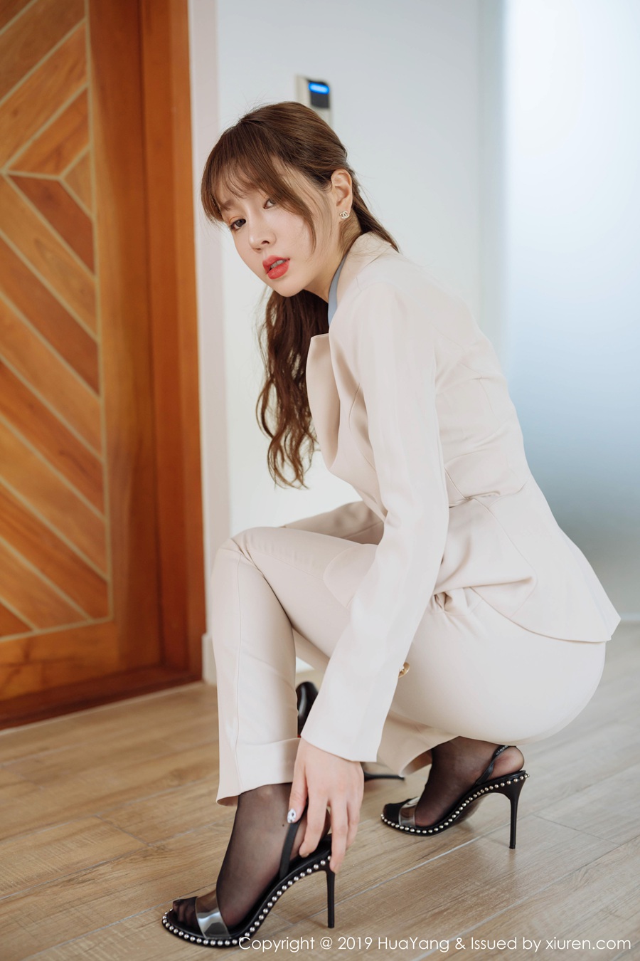 [HuaYang花漾show]HYG20191121VOL0192 2019.11.21 VOL.192 黑丝诱惑力十足 王雨纯[50+1P/130M]插图2