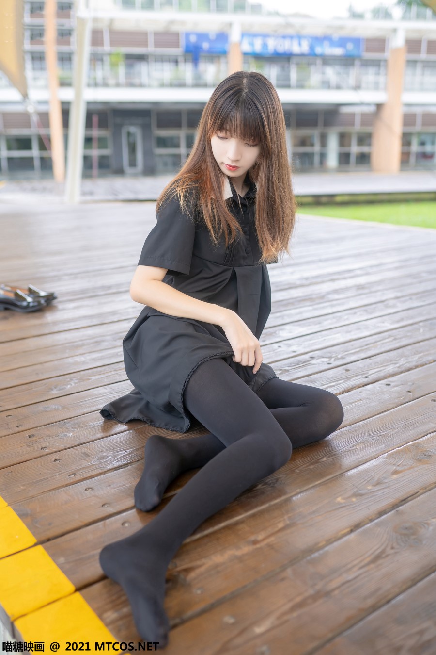 [喵糖映画]VOL.423 黑裙黑袜[35P/254MB]插图1