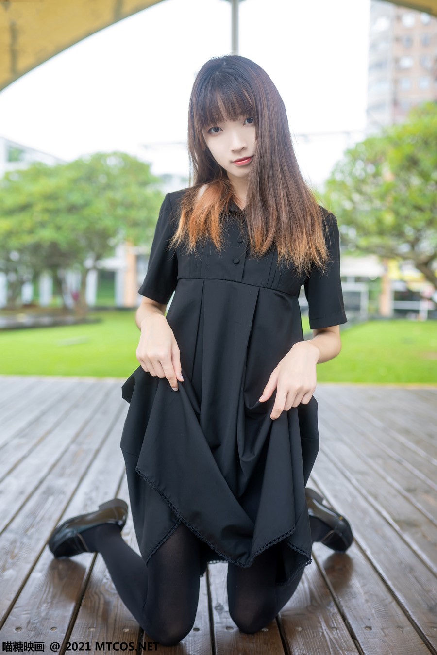 [喵糖映画]VOL.423 黑裙黑袜[35P/254MB]插图2