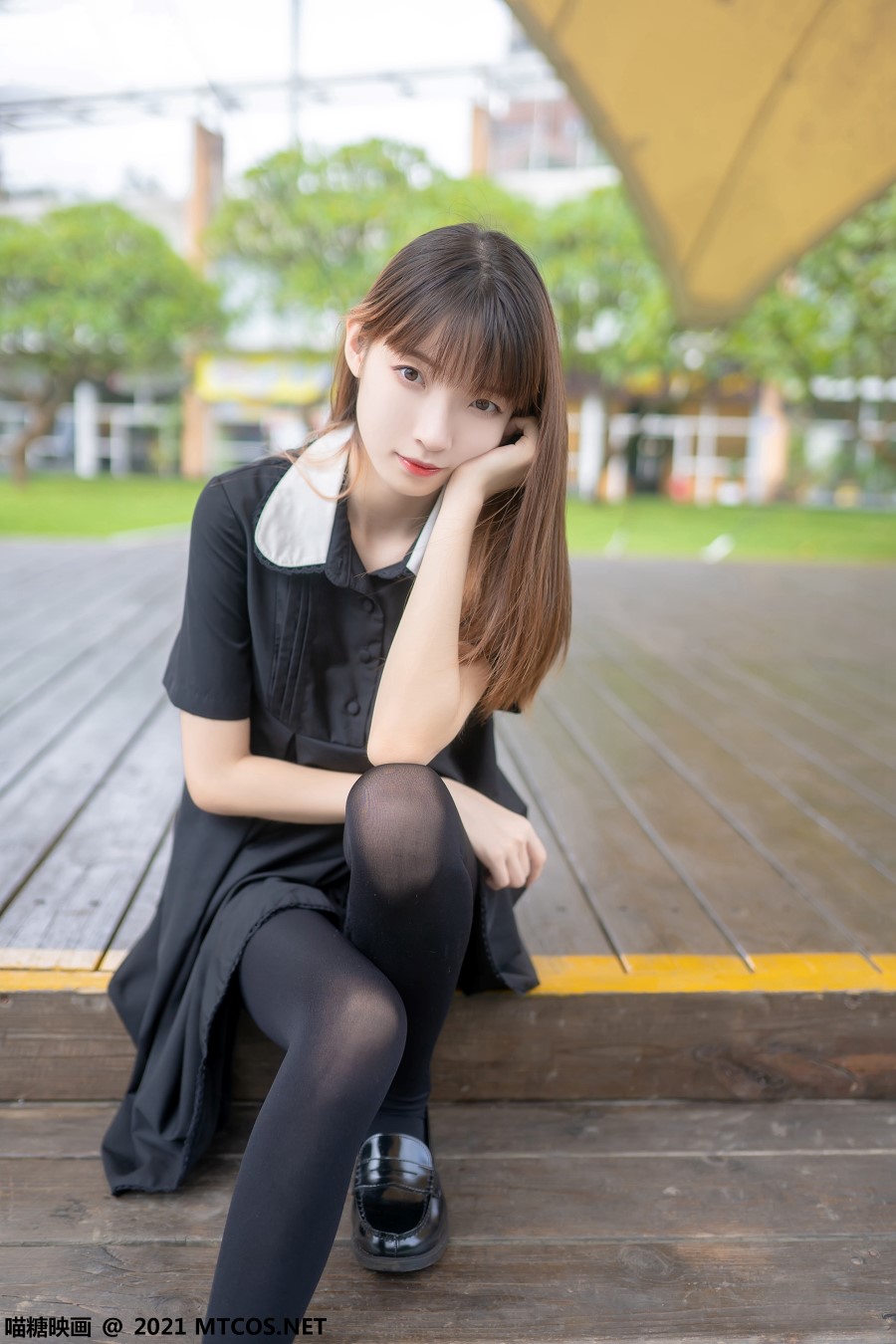 [喵糖映画]VOL.423 黑裙黑袜[35P/254MB]插图3