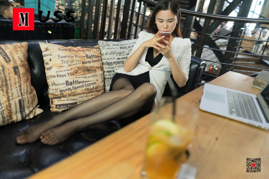 [MussGirl慕丝女郎]NO.065 慵懒的躺在咖啡厅玩手机 [93P/197MB]插图2