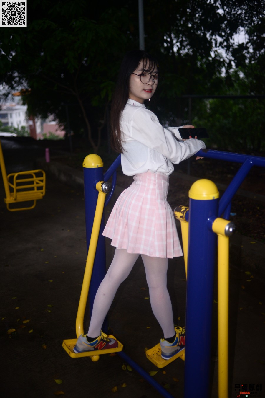 [只糖原创] 定制002 优米 糟糕又被生活叫醒 [151P/1V/840MB]