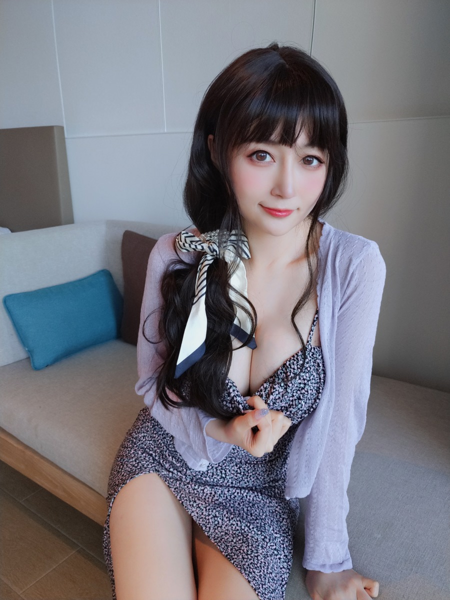 Coser小姐姐 白银81 – 居家碎花裙 [13P/38MB]插图3