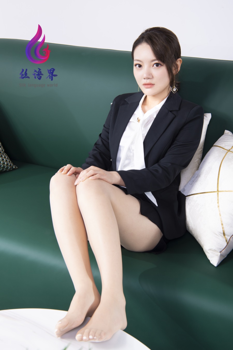 [Ligui丽柜]2021.09.18 《女白领的私生活》安诺 [53+1P/391MB]插图2