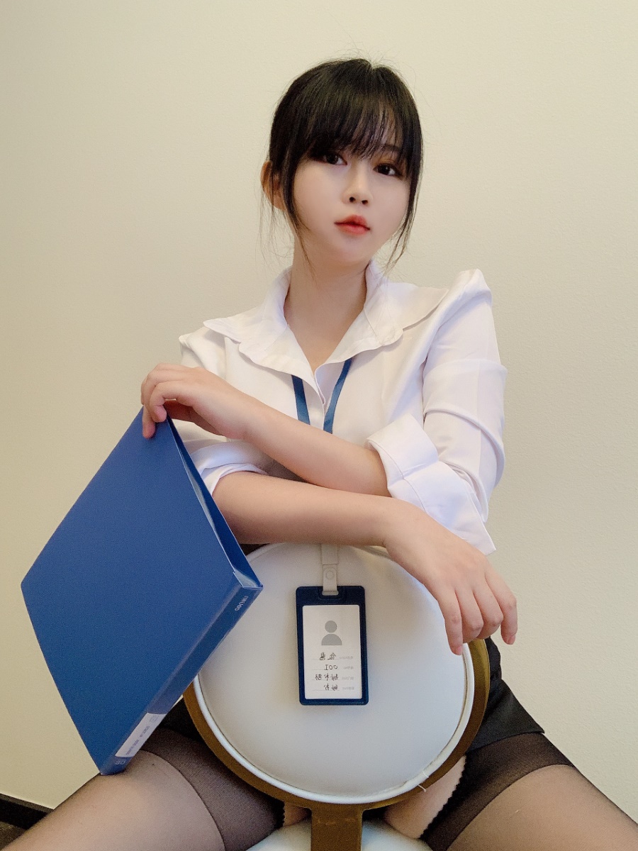 蜜桃少女是依酱呀 – 黑丝制服 [29P/57MB]