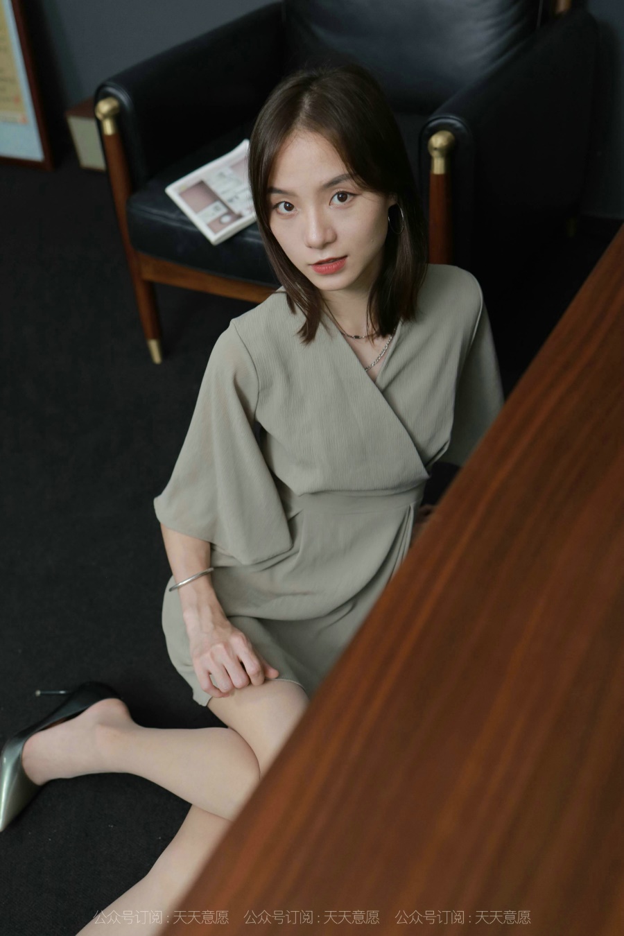 [IESS异思趣向] 2021.08.20 丝享家895：小六《灰色短裙很迷人》[90P/115MB]插图4