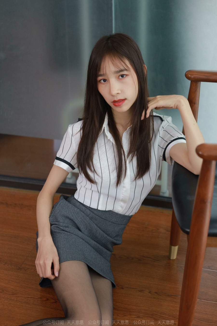 [IESS异思趣向] 耽丝 220220 美子的酒红美甲 [86P/114MB]插图3