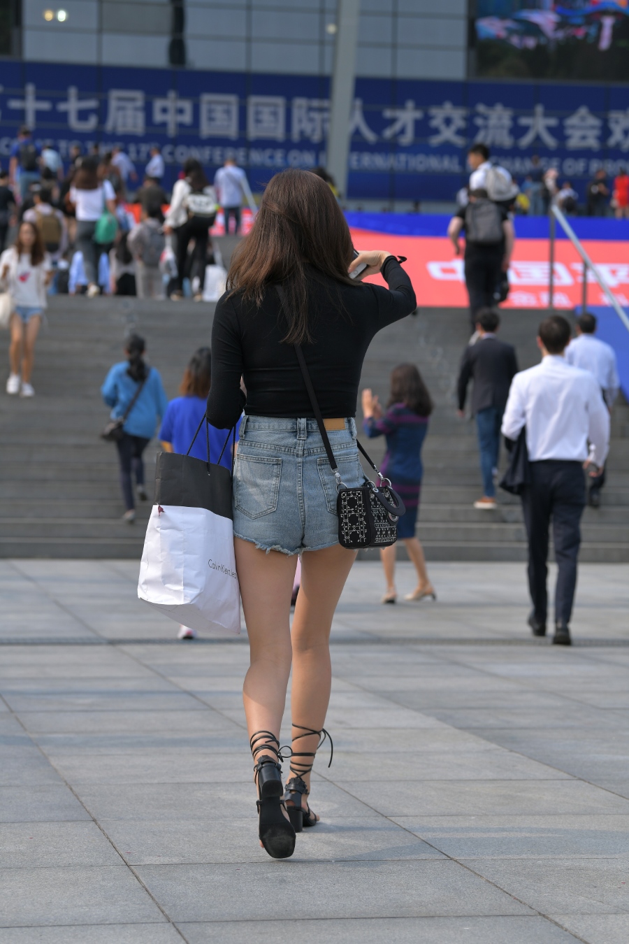 精选街拍 No.1057 戴着墨镜的热裤美女 [56P/78M]