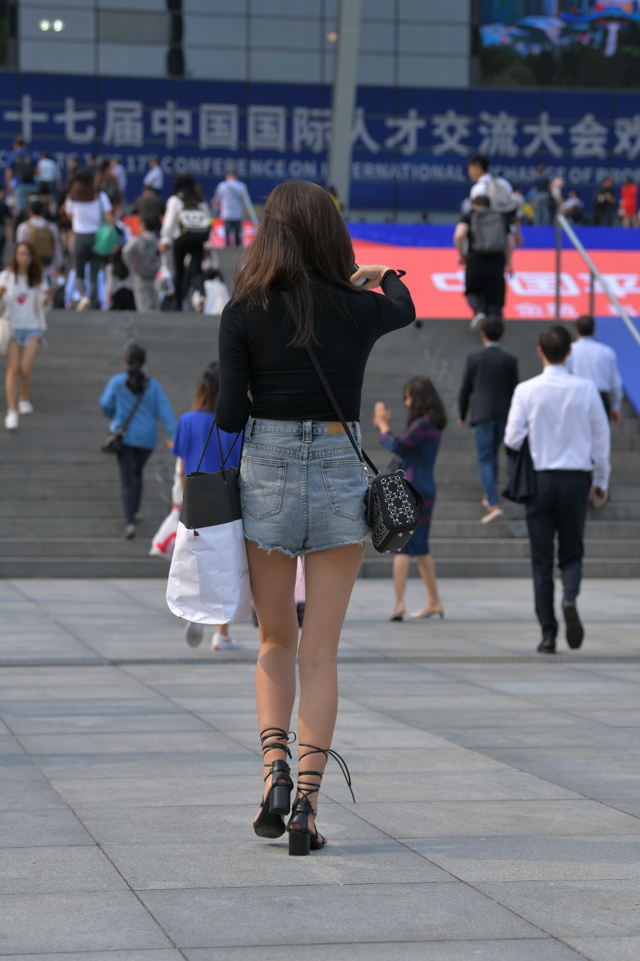 精选街拍 No.1057 戴着墨镜的热裤美女 [56P/78M]