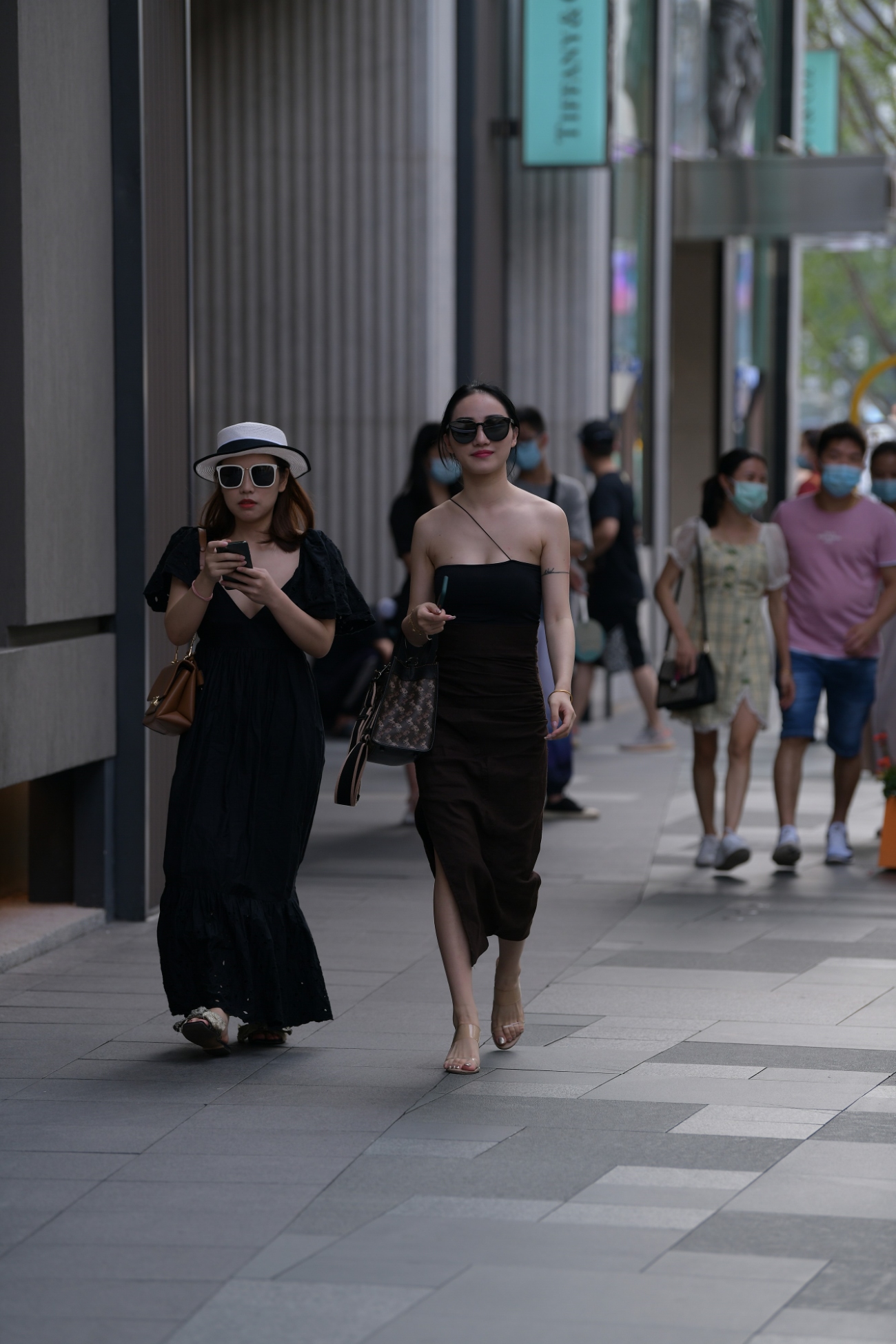 精选街拍 No.1104 一字抹胸装小姐姐 [80P/87M]插图1