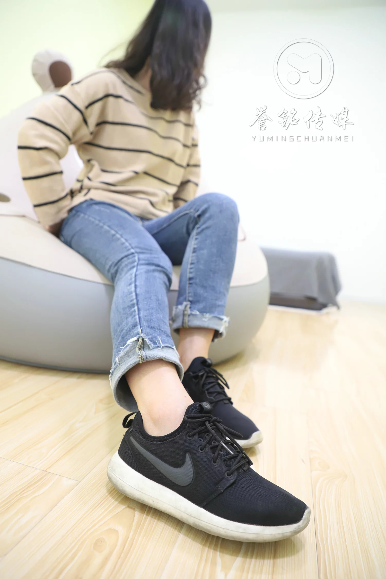 [誉铭传媒]袜足摄影 2019年 NO.023 人美足靓[130P/1V/1.00GB]-萌图网