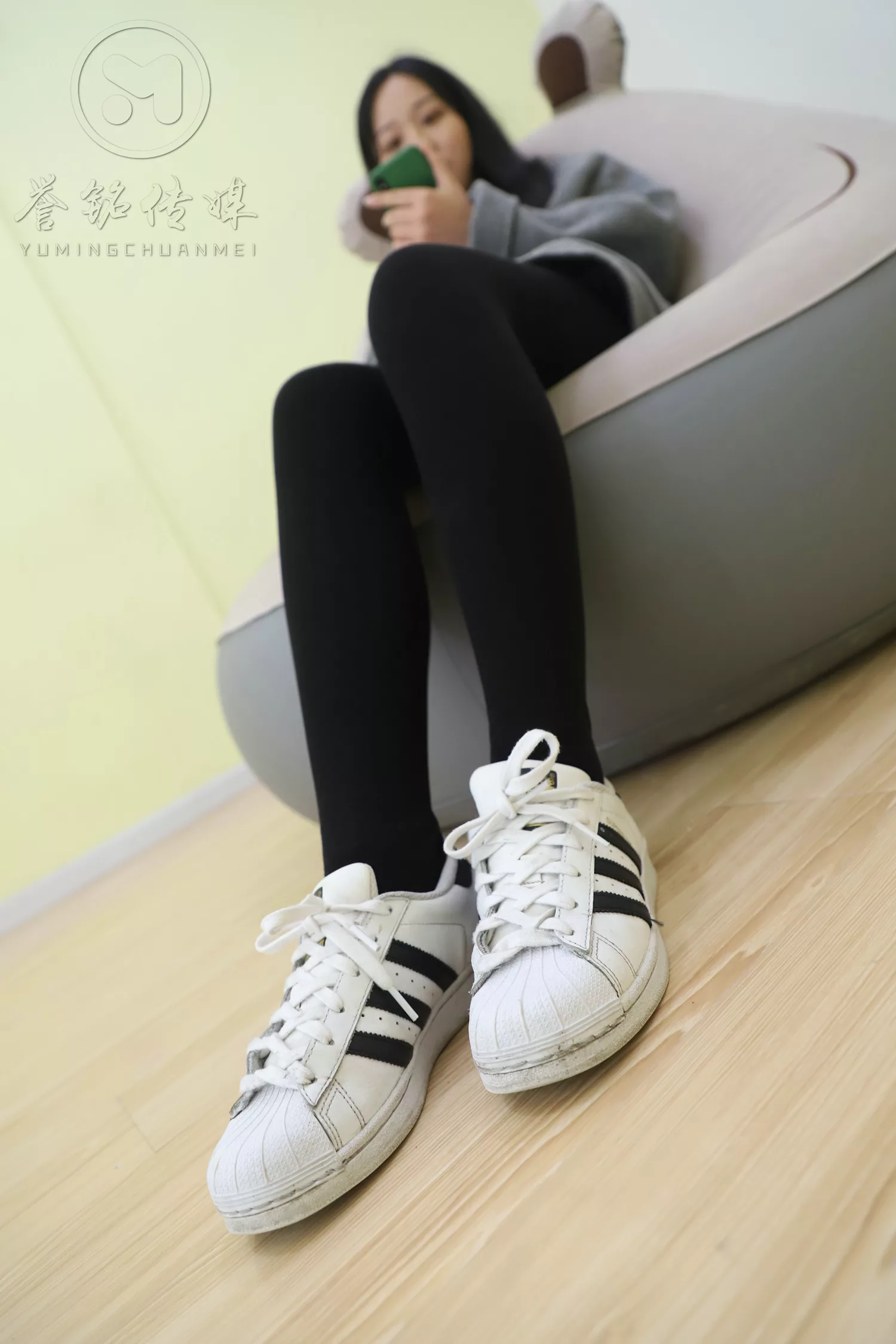 [誉铭传媒]袜足摄影 2019年 NO.018 时尚板鞋厚袜裸足[130P/705MB]-萌图网