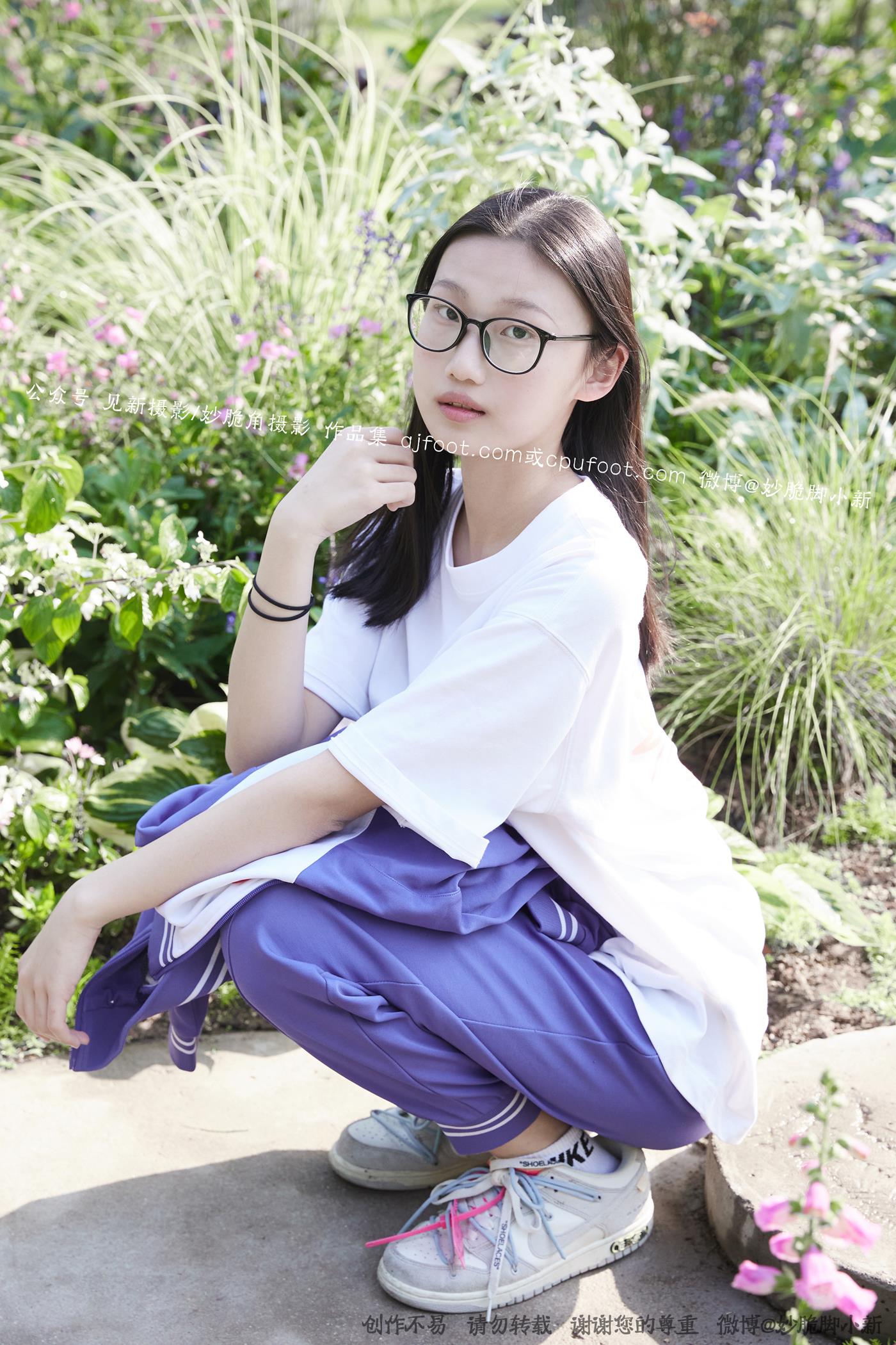 [见新摄影]NO.011 梦回学生时代 公园校服棉袜裸足[295P/1V/2.95GB]插图2