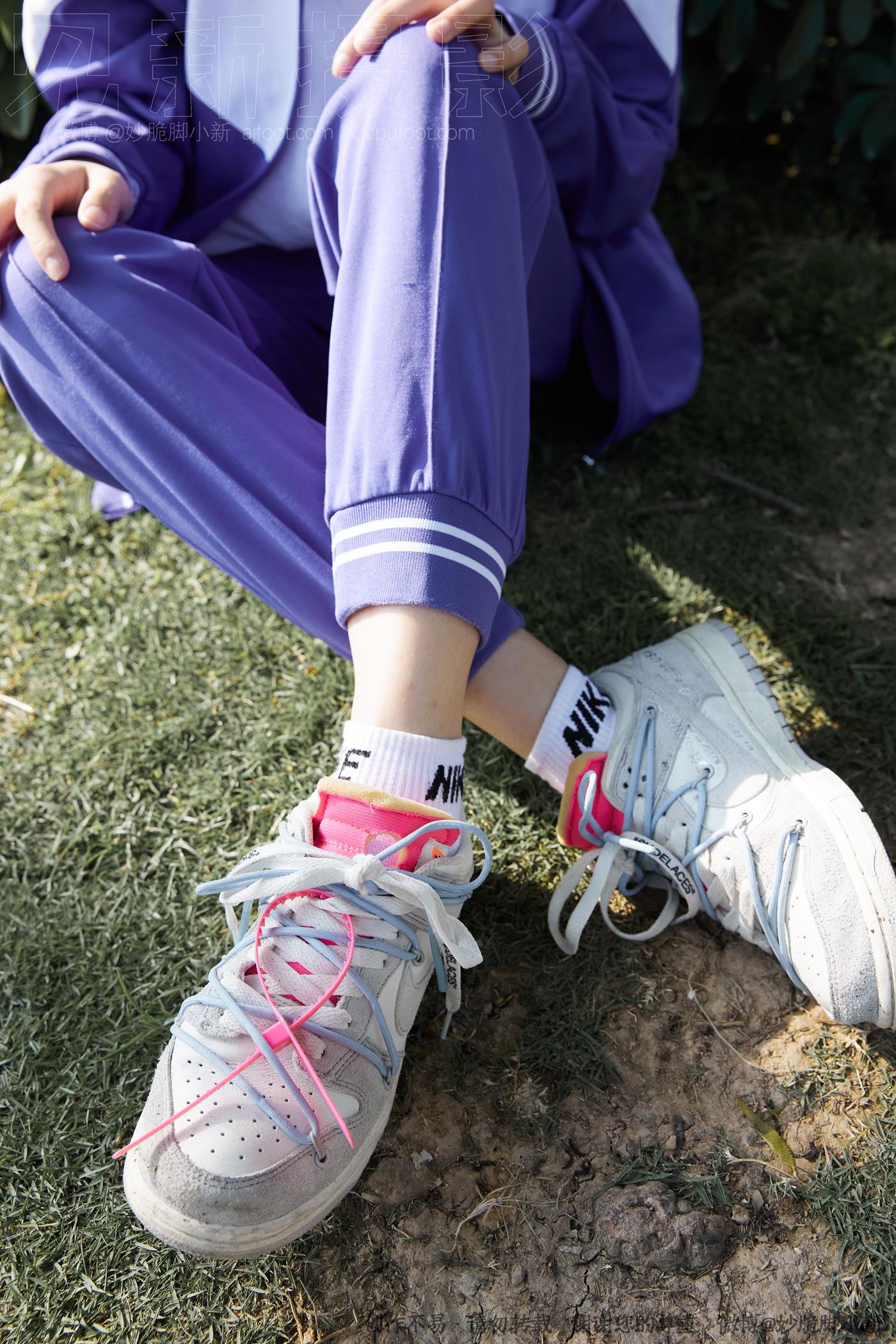 [见新摄影]NO.011 梦回学生时代 公园校服棉袜裸足[295P/1V/2.95GB]插图3