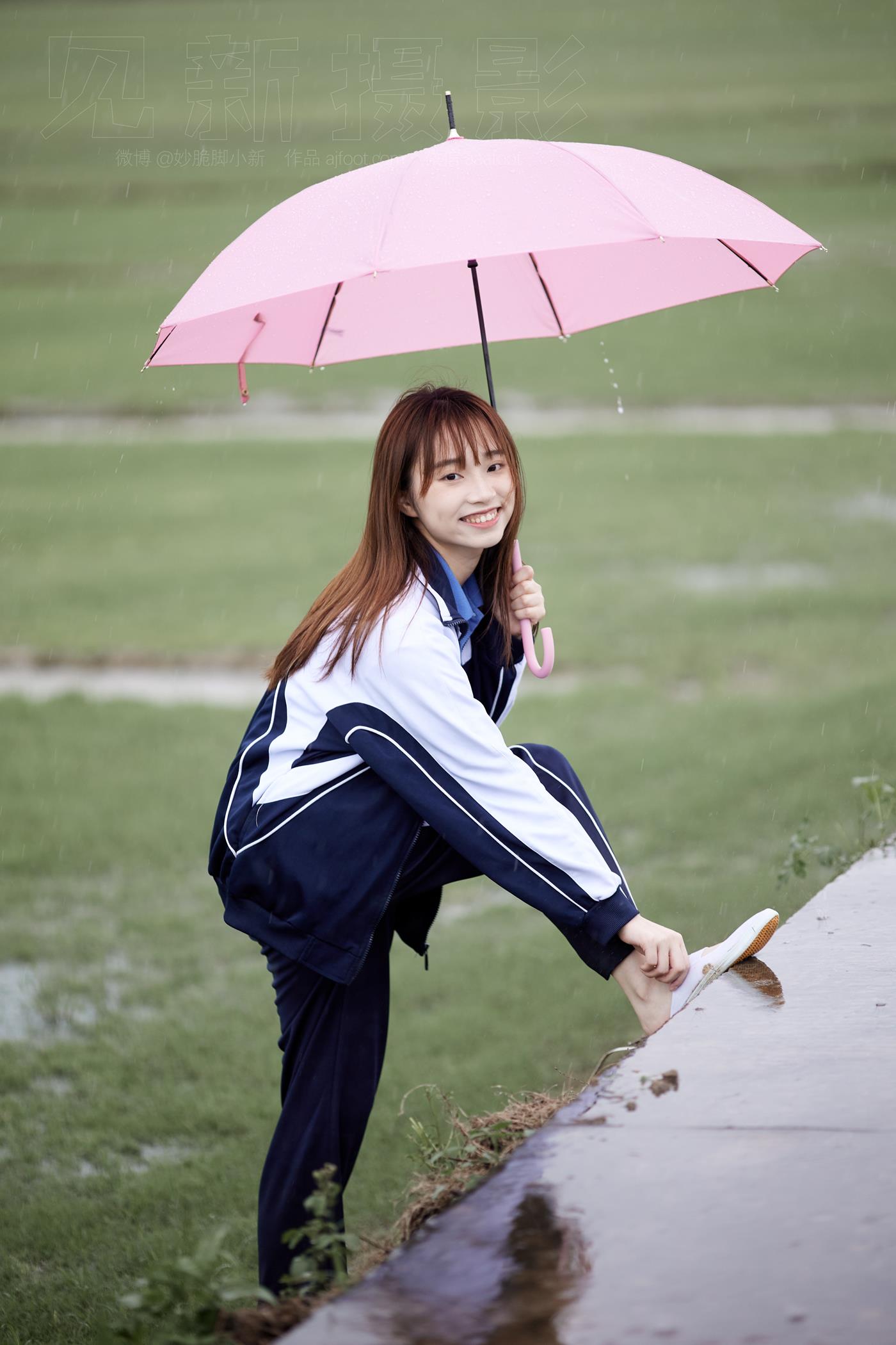 [见新摄影]NO.034 甜美雨天[161P/1V/1.29GB]插图1