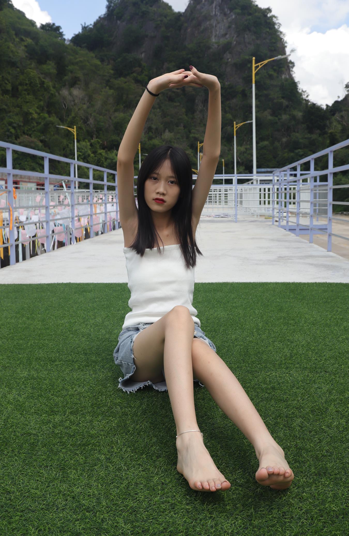 Pary摄影 NO.005 使出混身解数终于哄得表妹拍了套吊带美脚[172P/962MB]插图2