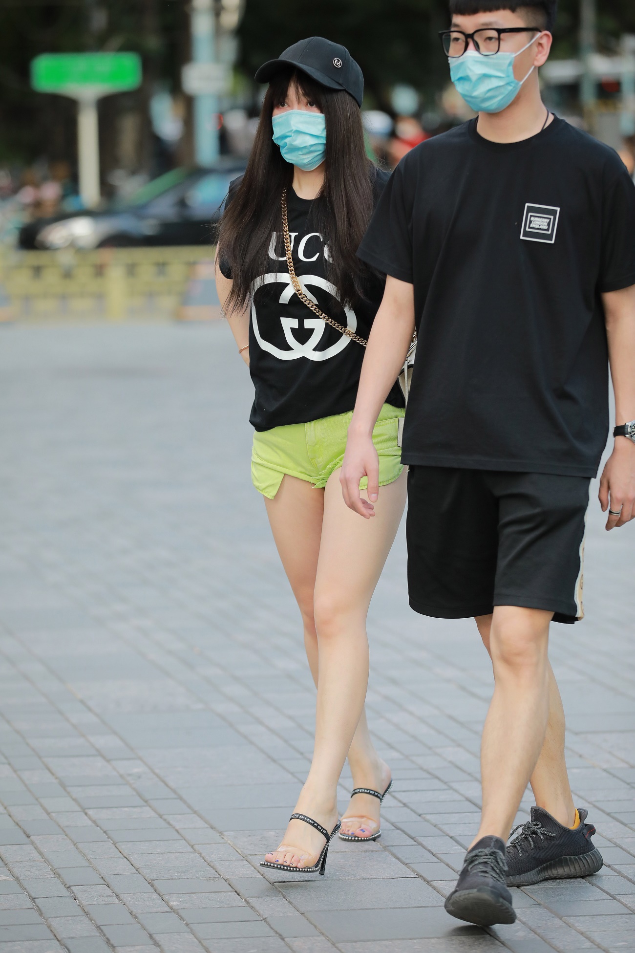 精选街拍作品 NO.1493 玻璃街拍作品 – 绿色热裤漂亮女友[72P/64MB]插图1