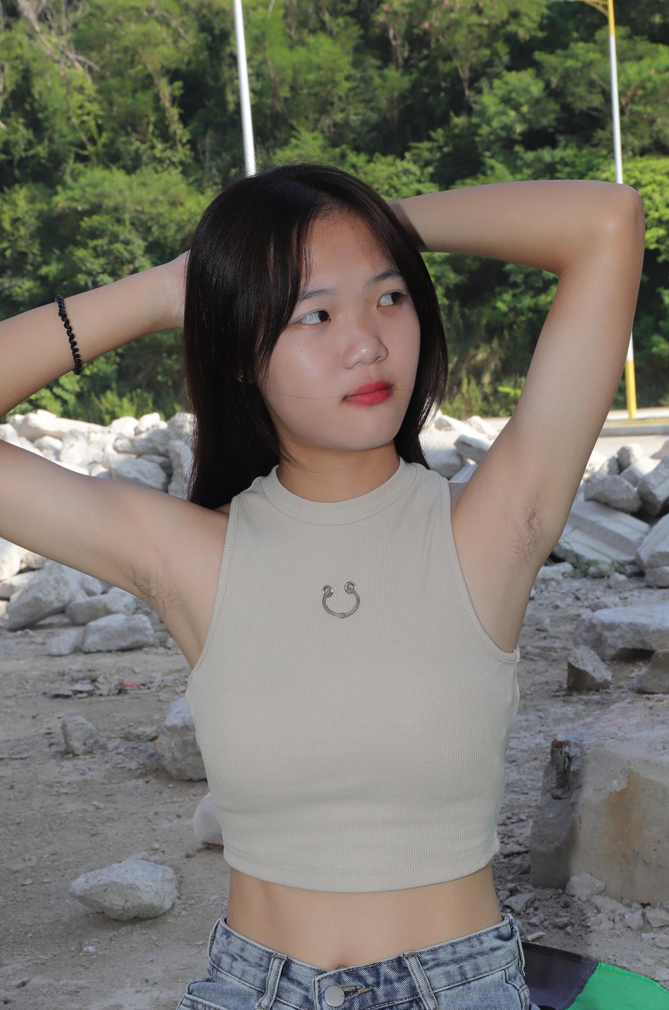 Pary摄影 NO.021 极品美女校花思思全程赤脚拍照后亮出脏脚底[130P/475MB]插图3