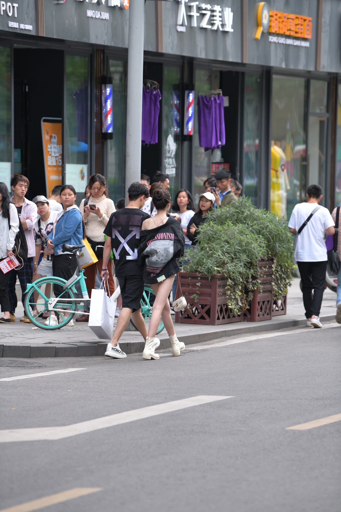 精选街拍作品 NO.1625 摄神街拍作品 – 超级无敌短热裤，贼性感了[82P/132MB]插图4