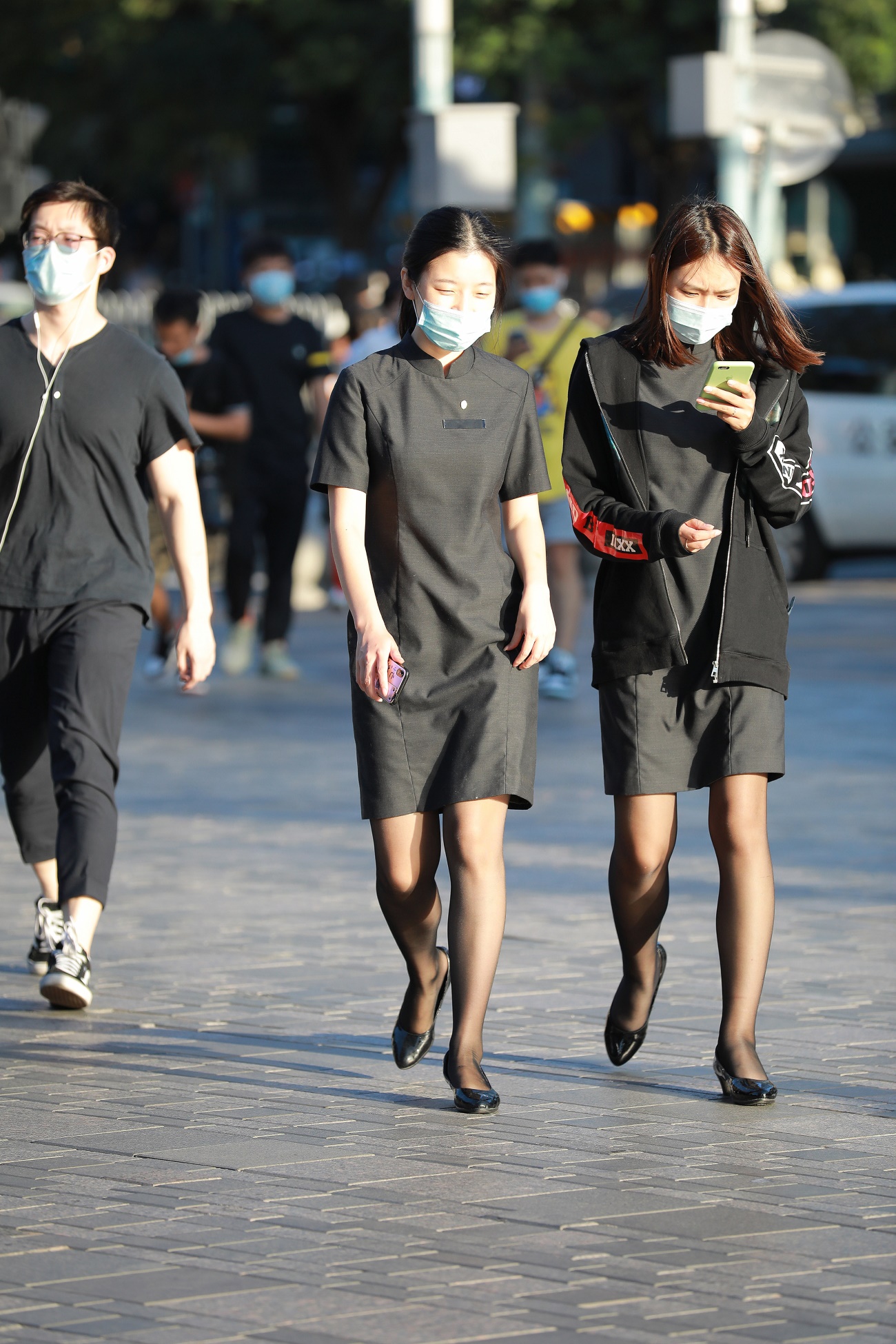 精选街拍作品 NO.1682 四九城嘎子街拍作品 – 阳光下的黑丝店员[67P/65.7MB]插图1