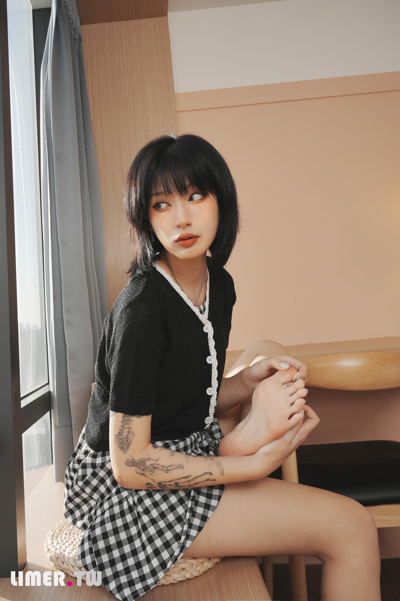 Limerence原创 NO.027 Yuni午后时光 白浓乳液足疗[142P/1V/2.55GB]