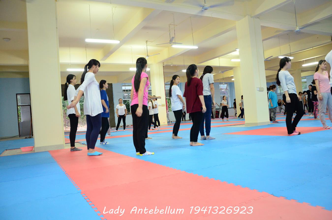 [战前女神] 美腿美足精品摄影套图 066 [58P/92MB]