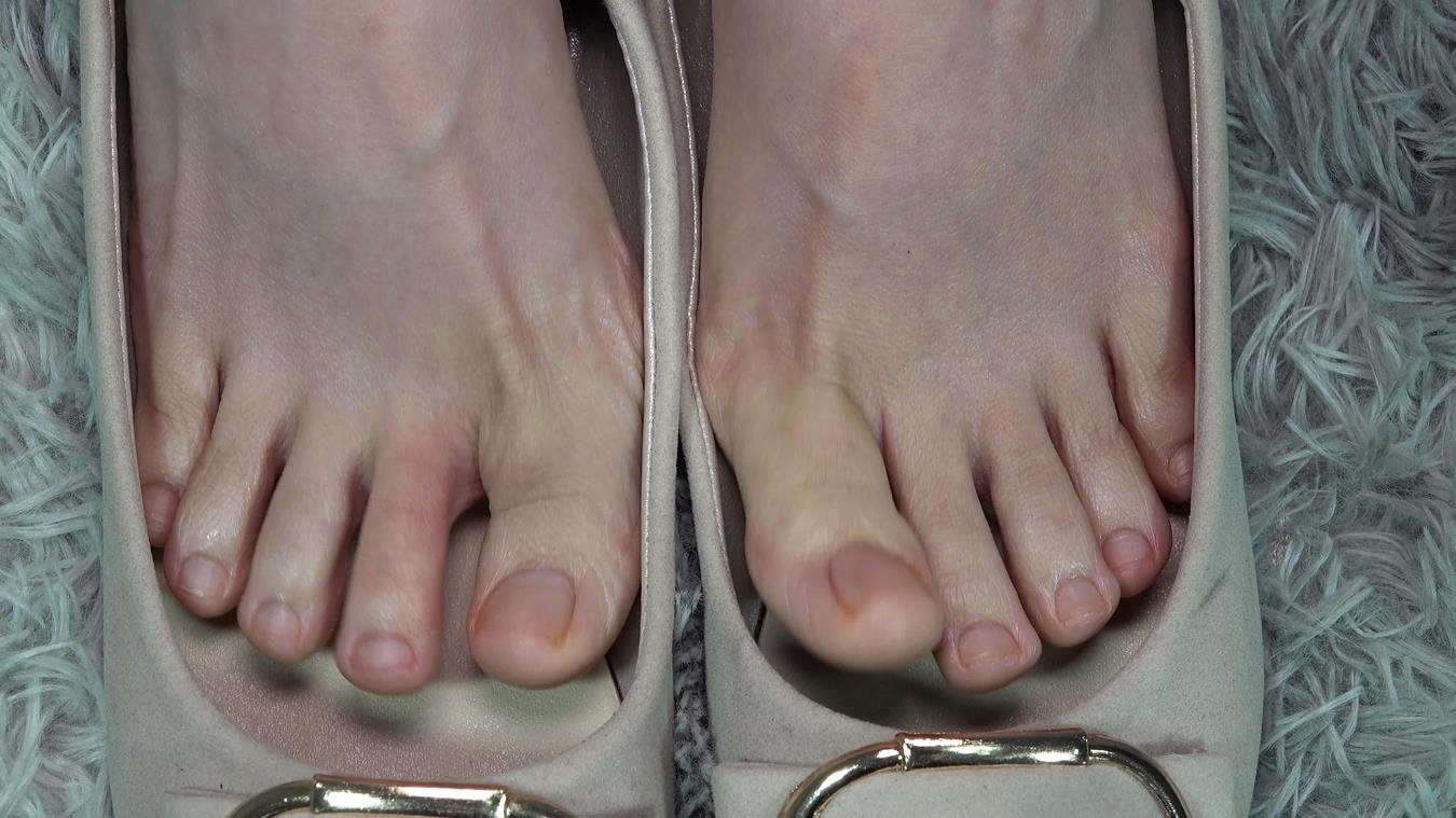 南国足艺 002 慕丝沫沫平底鞋里的原味美脚，挑鞋玩鞋，原味美脚就是迷人！[1V/1.39GB]-萌图网