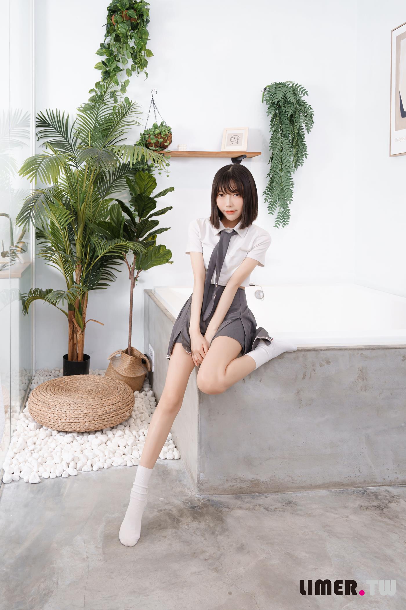 Limerence原创 NO.052 素人林莹 JK小隻馬の性感裸足[166P/1V/2.96GB]插图2