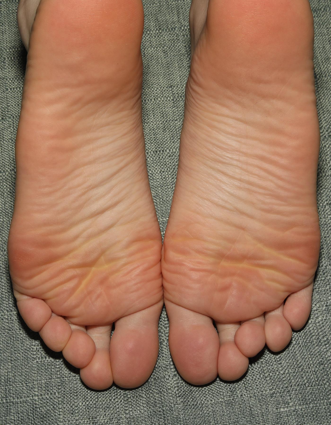 [Pary学生模拍] No.046 大美女琪琪脚底大餐，近距离脚底特写 [130P/350MB]插图2