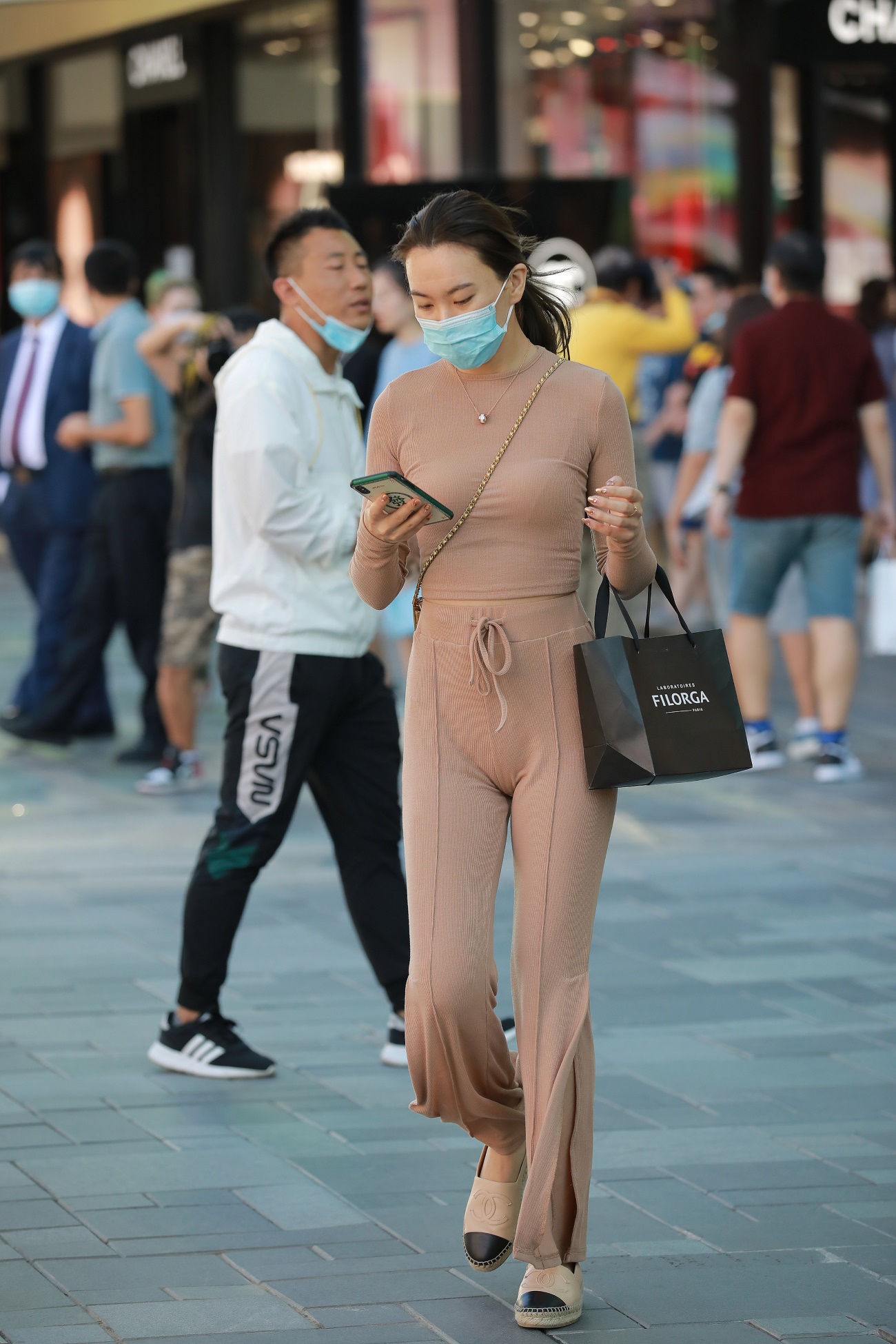 精选街拍作品 NO.2063 玻璃街拍作品 – 肉色紧身裤小姐姐[115P/125MB]插图3