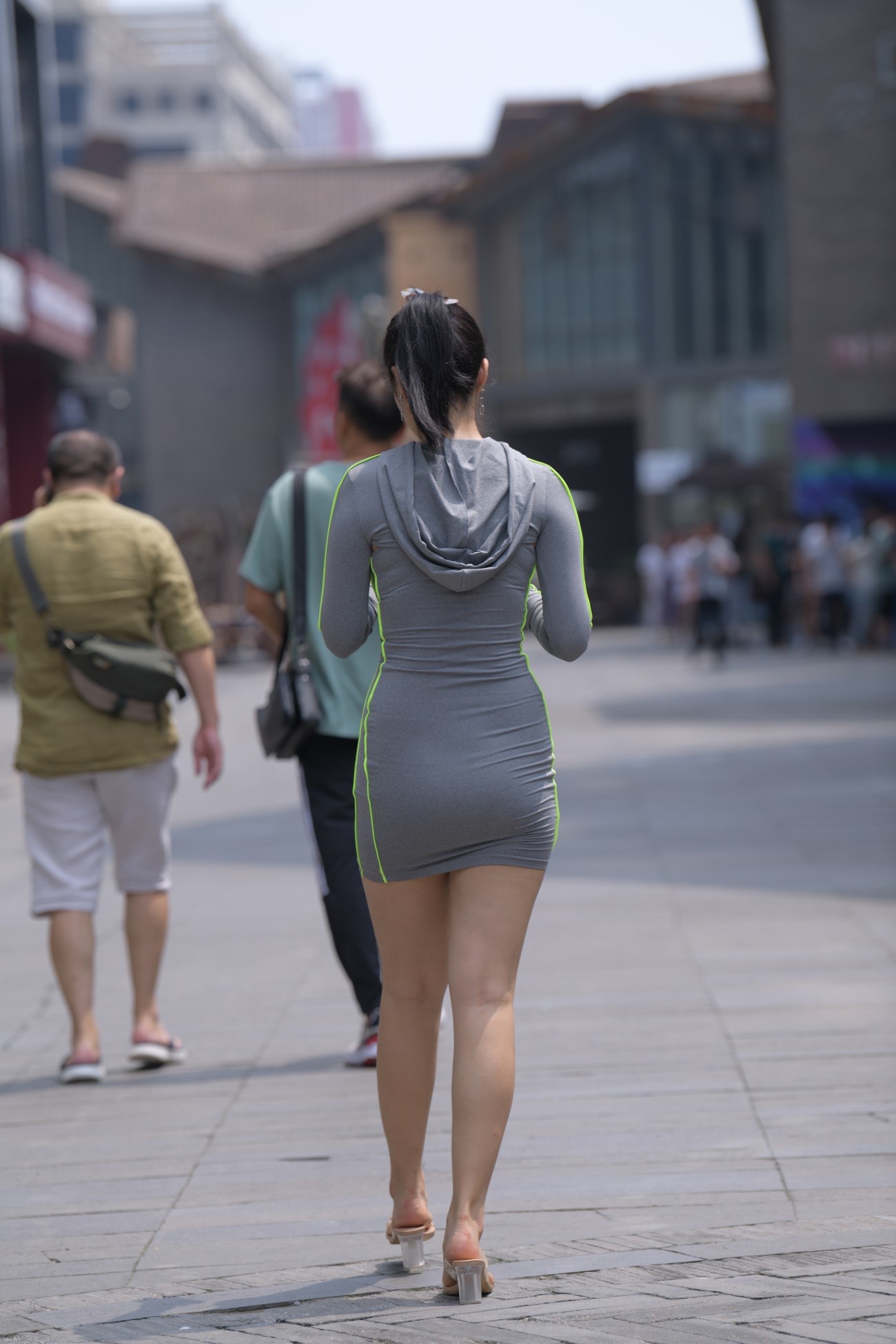 精选街拍作品 NO.2009 一只麋鹿摄影作品 – 灰色包臀裙美女[399P/422MB]插图1