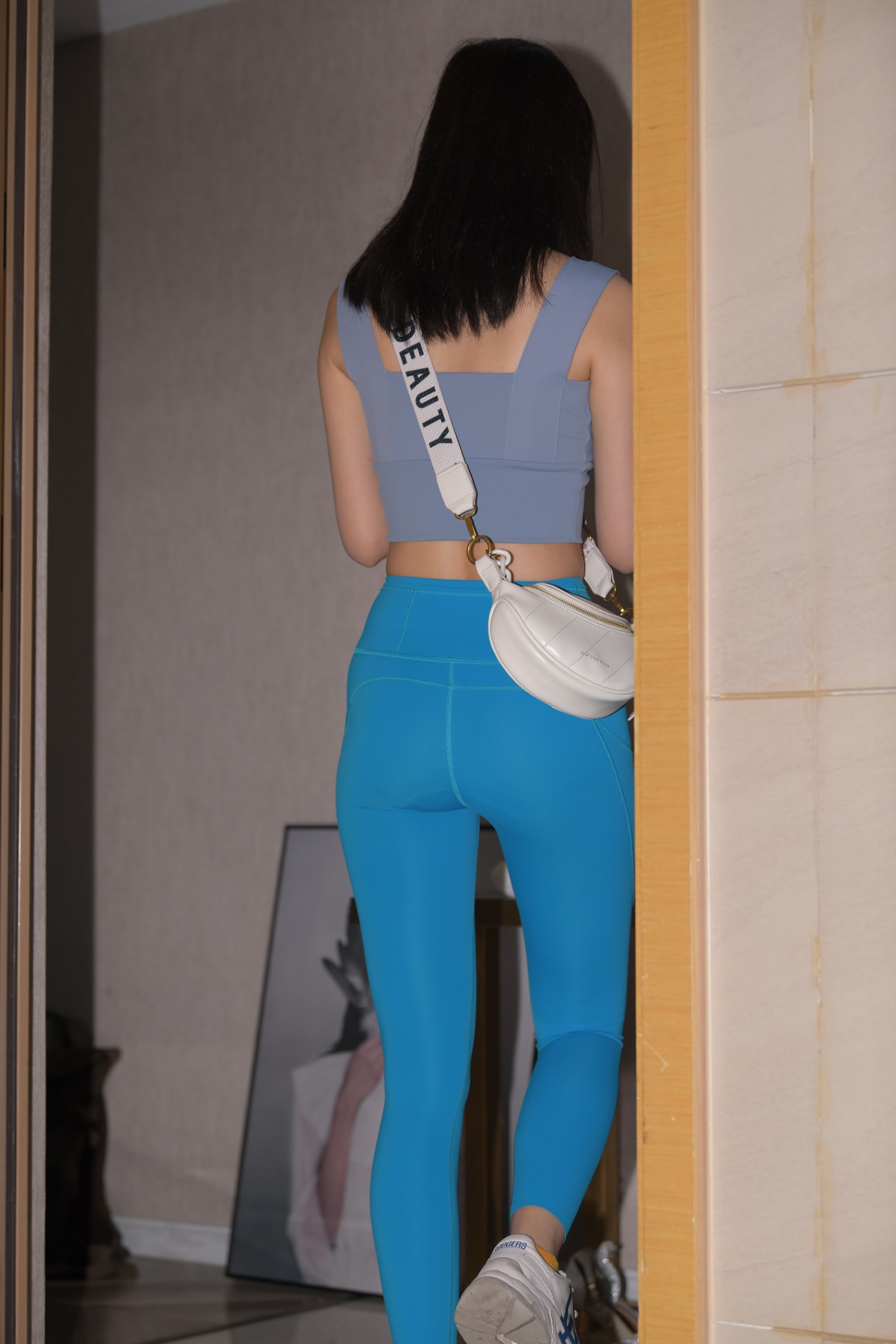 精选街拍作品 NO.2024 一始街拍作品 – 蓝色瑜伽裤美女[556P/553MB]插图1