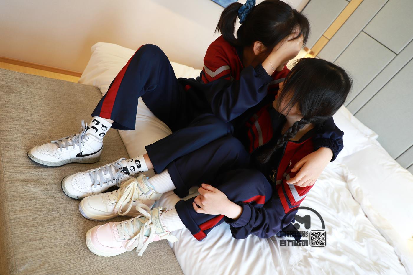 [誉铭传媒]袜足摄影 2020年《06.18 专享作品1》[90P/691MB]插图2