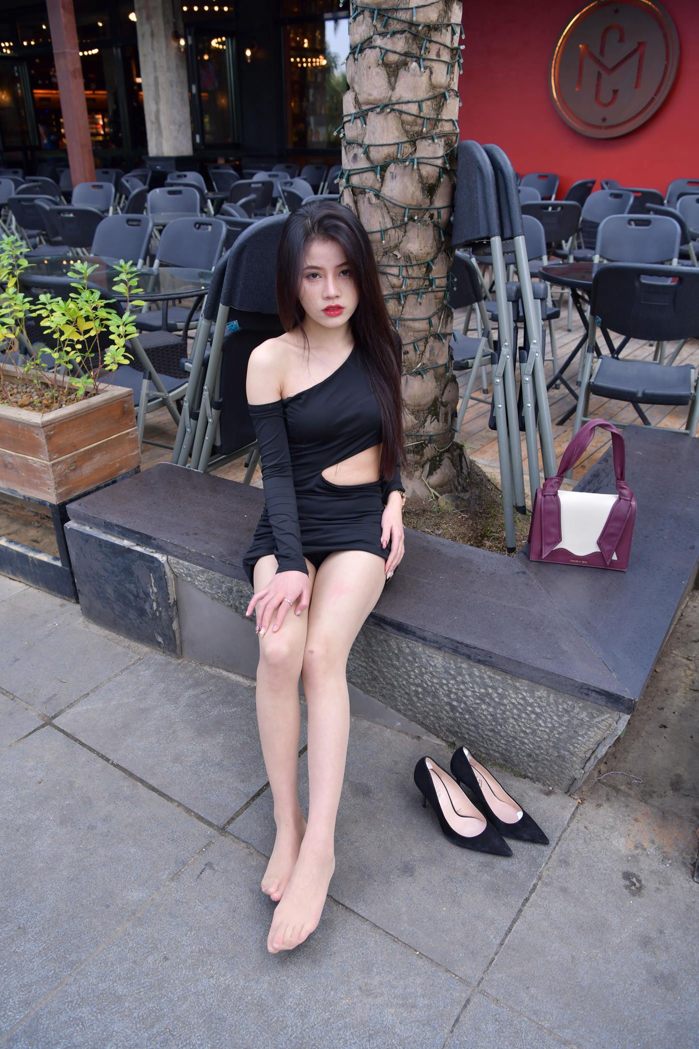 魔镜街拍 NO.065 黑色包臀裙气质小姐姐搭配细跟小高跟 [220P/888M]插图1