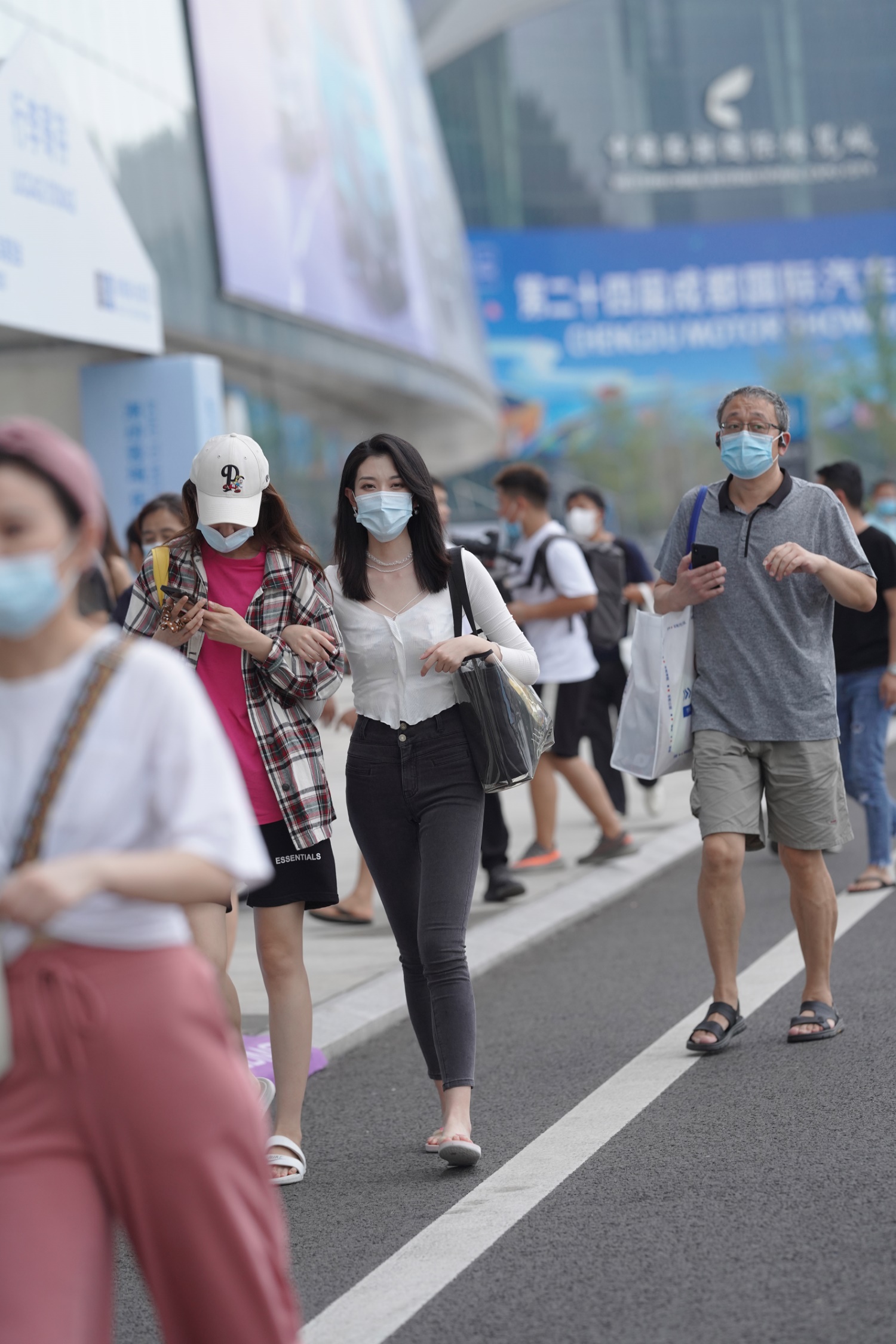 精选街拍作品 NO.2277 凯恩公爵作品 紧牛美女3[42P/72MB]插图1