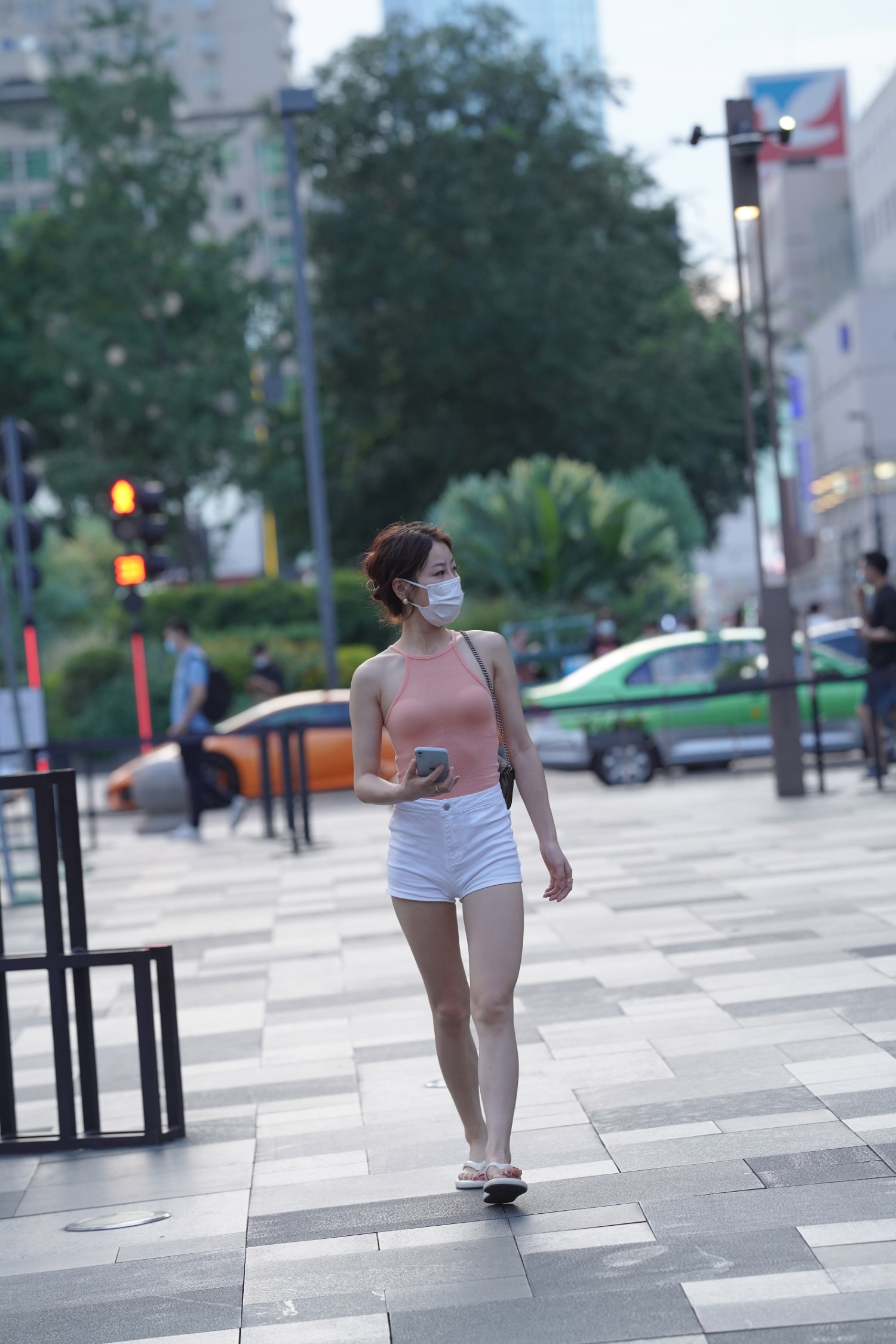 精选街拍作品 NO.2314 白色热裤粉衣小姐姐[67P/104MB]插图1