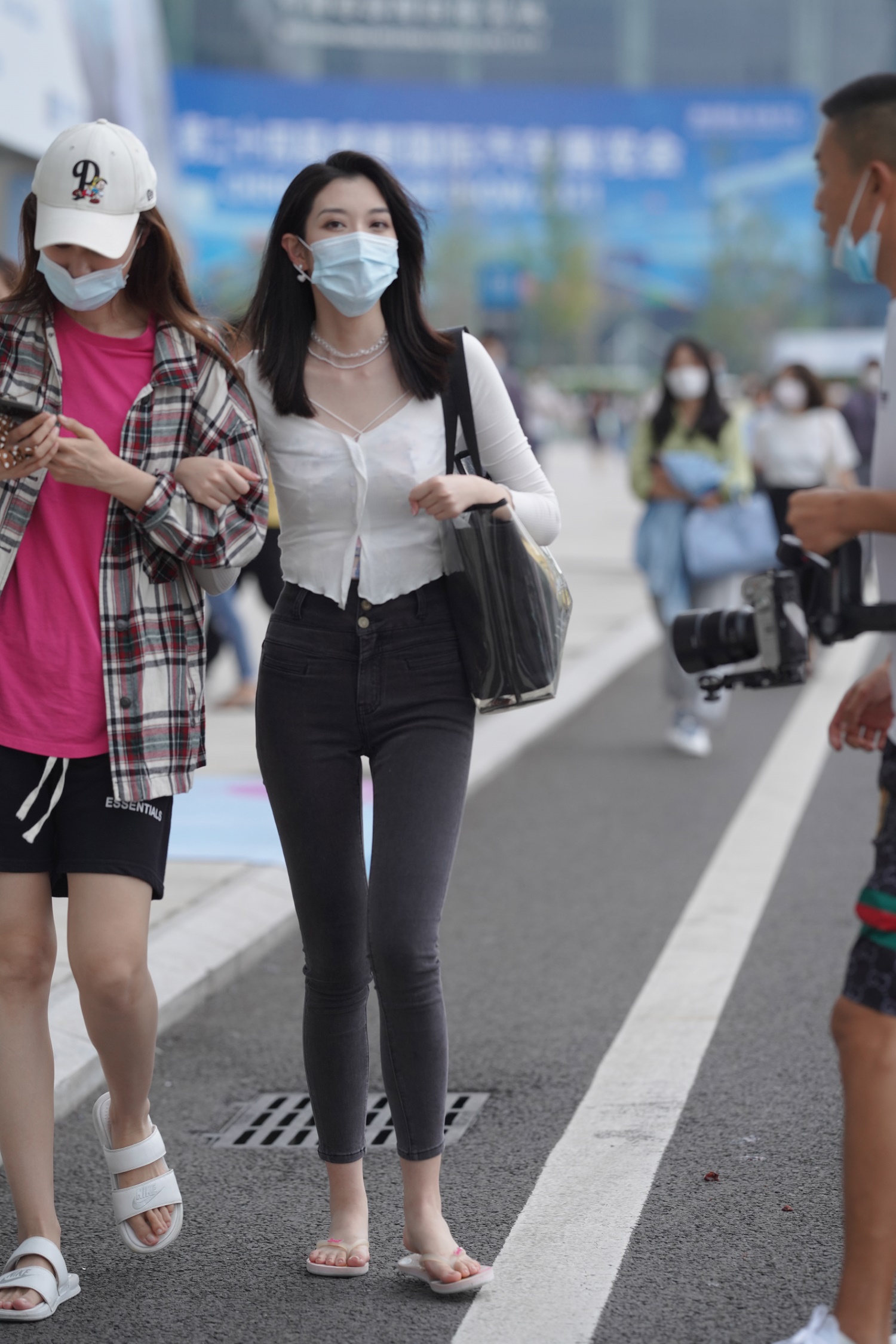 精选街拍作品 NO.2277 凯恩公爵作品 紧牛美女3[42P/72MB]插图2