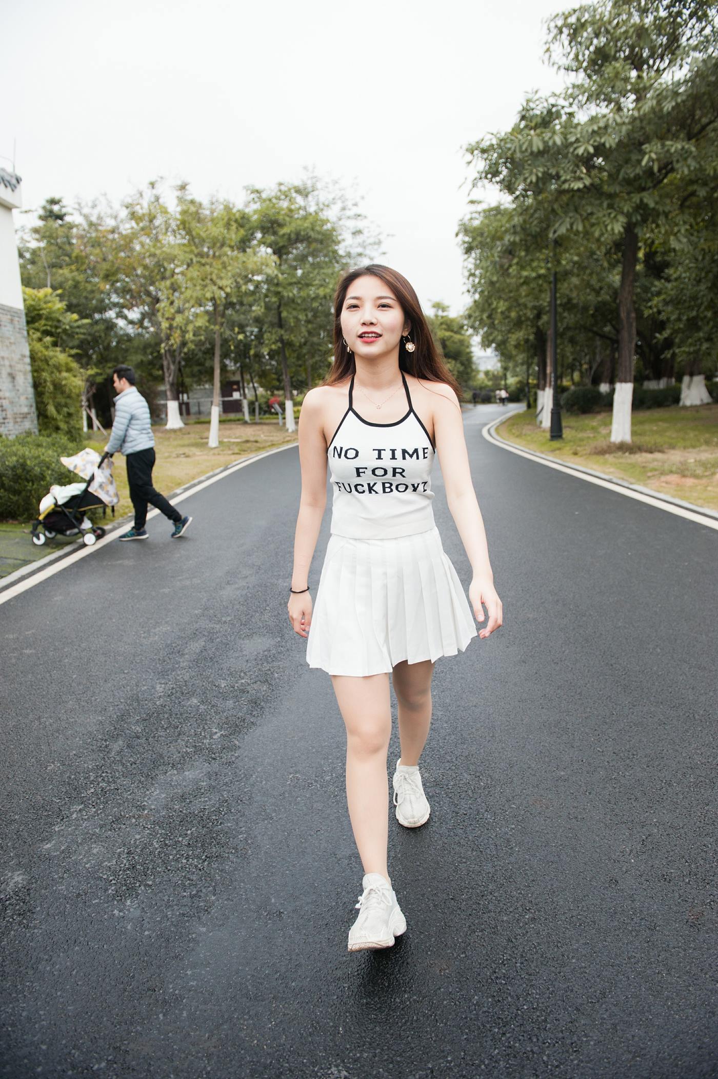 魔镜街拍 NO.120 吊带短裙性感肉丝小姐姐 [116P/223M]插图4